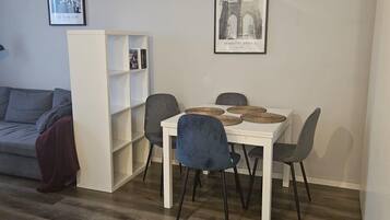Appartement Confort, balcon | Restauration