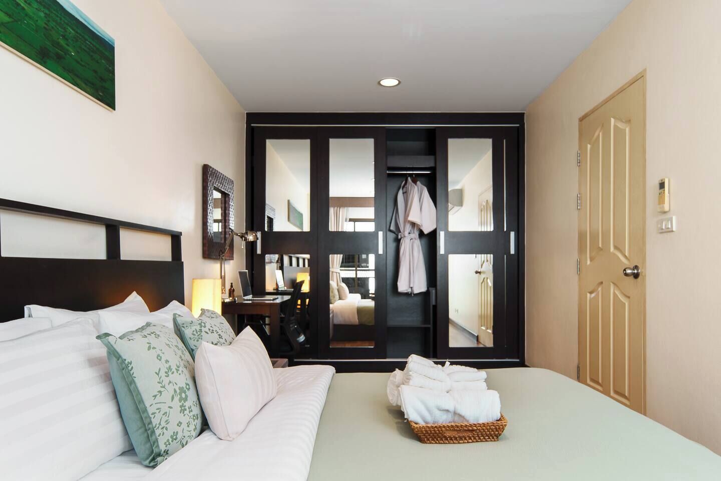 1 bedroom, in-room safe, desk, iron/ironing board