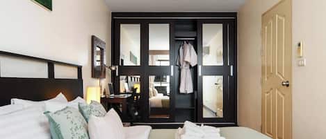 1 bedroom, in-room safe, desk, iron/ironing board