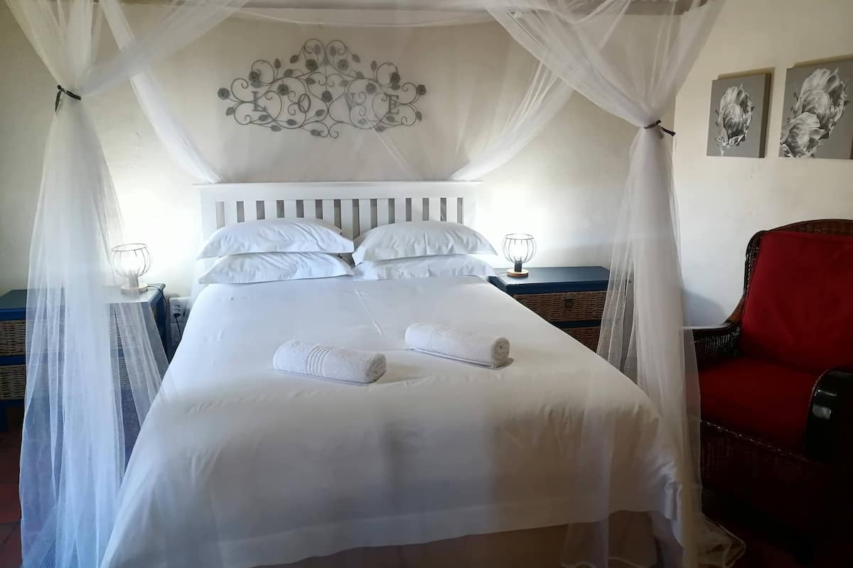 Comfort Cottage, Garden View | Iron/ironing board (on request), WiFi (free)