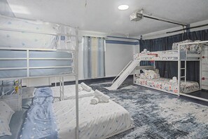 4 bedrooms, iron/ironing board, travel crib, free WiFi