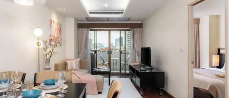 1 bedroom, in-room safe, desk, iron/ironing board