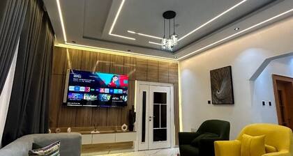 Luxury 4BR Villa in Secure Estate off Peter Odili Road with Cinema