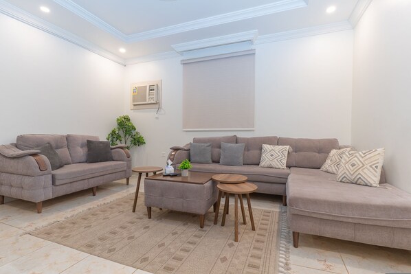 Living area - 2-BR apart. in Al Marwa /10 Mins away from Airport (Jeddah)