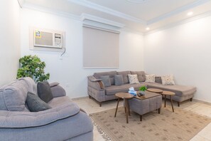 Living area - 2-BR apart. in Al Marwa /10 Mins away from Airport (Jeddah)