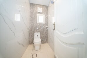 Bathroom - 2-BR apart. in Al Marwa /10 Mins away from Airport (Jeddah)