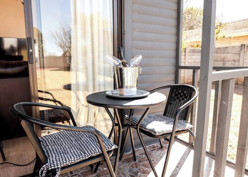 Elite Garden Cabin – Cozy Hideaway in Welkom