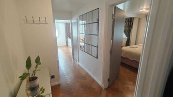 Iron/ironing board, WiFi, bed sheets