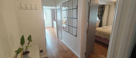 2 quartos, ferros/tábuas de passar roupa, Wi-Fi, roupa de cama