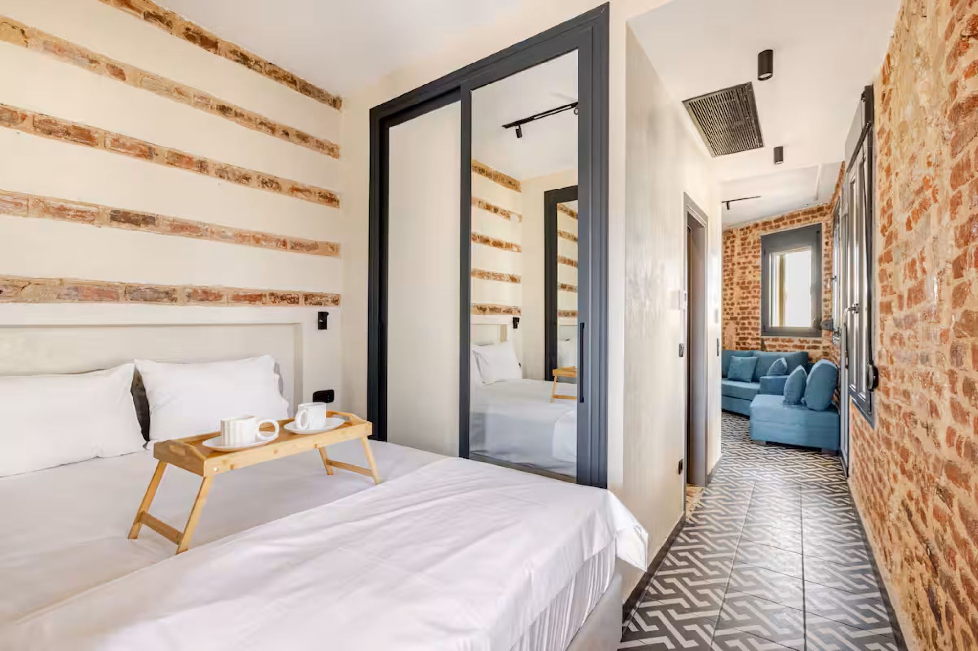 1 chambre, fer et planche à repasser, accès au Wi-Fi (inclus)