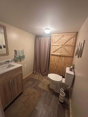 Bathroom - Gorgeous 3-bedroom cabin with AC in peaceful Isaban (Gilbert Creek)