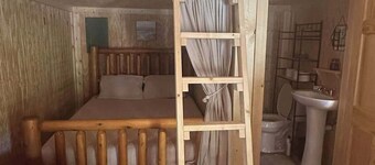 Gorgeous 3-bedroom cabin with AC in peaceful Isaban