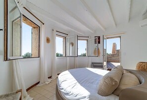 6 bedrooms, iron/ironing board, free WiFi, bed sheets