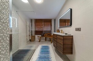 تجهيزات دش، مجففات شعر، مناشف، صابون