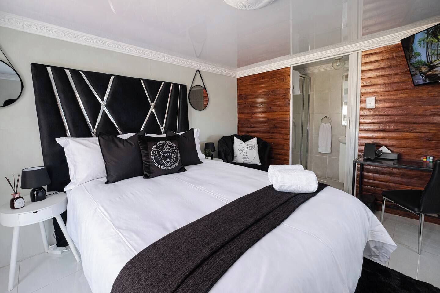 Desk, WiFi, bed sheets. Elite Luxe Cabin Suite