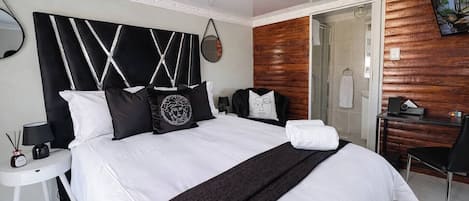 Desk, WiFi, bed sheets