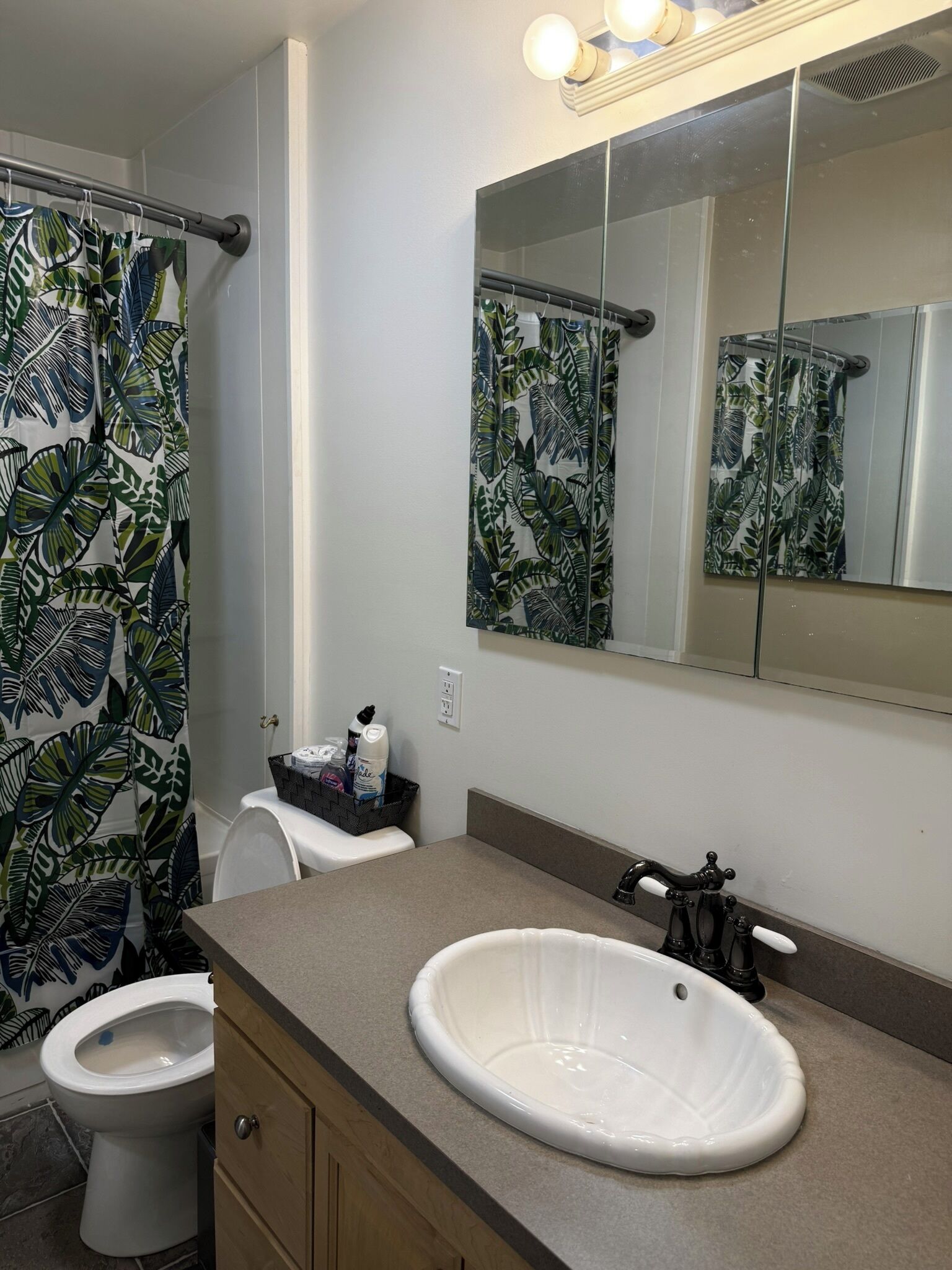 Dusche, Handtücher, Seife, Toilettenpapier