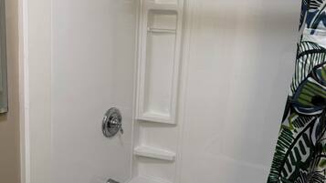 Bruser, håndklæder, Sæbe, Toiletpapir