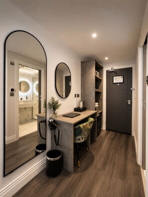 Standard Double Room | Bathroom | Shower, hair dryer, towels, soap - Vivatar Heathrow Hotel (Hounslow)