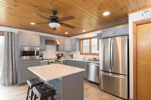 Charming 3-Bedroom Chalet in Tranquil Mt Holly, VT - Summer or Winter Getaway