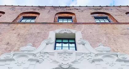 3 Bedroom Apartment, French Quarter, Pool, Walk to Canal & Bourbon