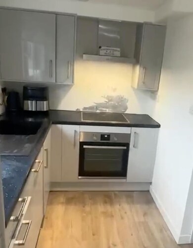 House Sleeps 2 With Parking and Garden