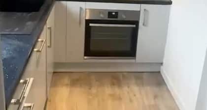 House Sleeps 2 With Parking and Garden