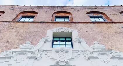 3 Bedroom Apartment, French Quarter Stay Next to Saenger, Streetcar