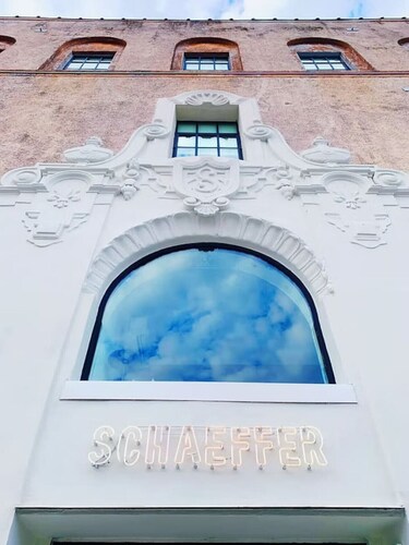 3 Bedroom Apartment, French Quarter, Pool, Near Canal St & Bourbon St