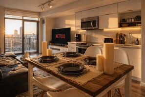Private kitchen - Designed 1 Bedroom + Den Suite | Lakeview | Downtown (Toronto)