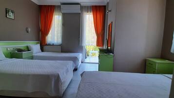 Standard-Dreibettzimmer, Balkon, Gartenblick