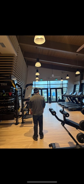 Fitness facility - Resort Condo: 40 min to Vancouver/Whistler
Gym, Rooftop Patio, Hottub, Sauna ETC (Squamish)