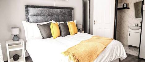 Desk, iron/ironing board, WiFi, bed sheets