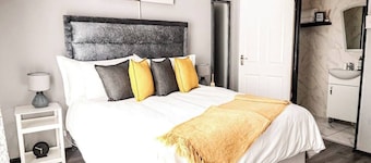Elite Luxury Garden Escape, Executive Cottage in Welkom with Wi-Fi & Parking