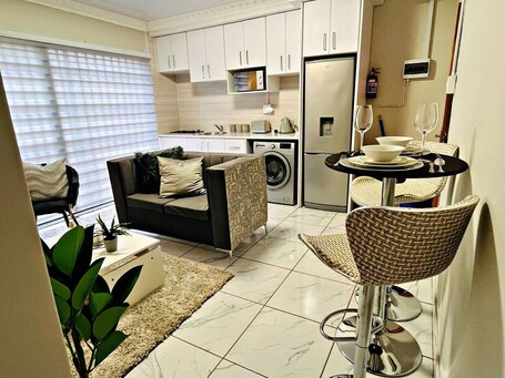 Interior. Elite Luxury Garden Escape, Executive Cottage in Welkom with Wi-Fi & Parking