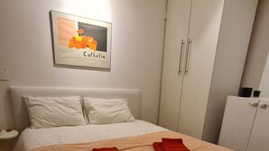 2 slaapkamers, een bureau, een strijkplank/strijkijzer, gratis wifi