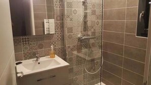 Bruser, håndklæder, Toiletpapir