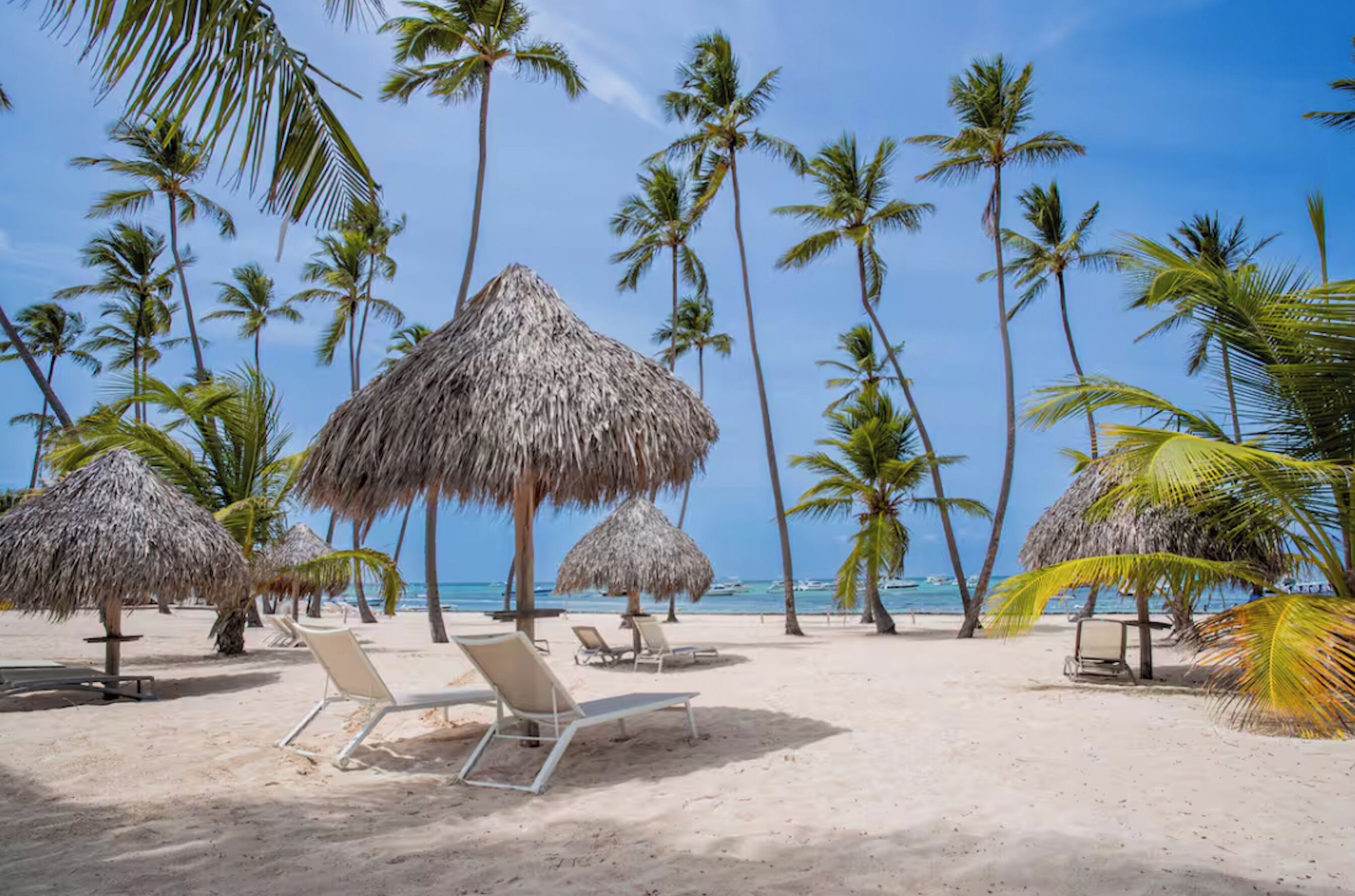 Private beach, white sand, beach cabanas, 2 beach bars