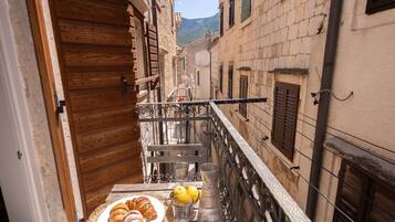 Studio (Studio Apartment with Balcony) | Balcony