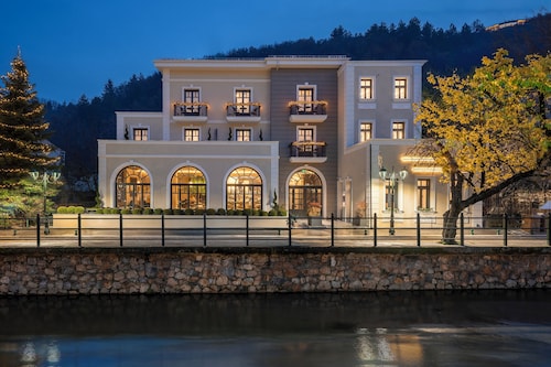 Mountain Pine Luxury Suites