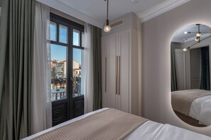 Loft Deluxe - utsikt mot floden | Värdeförvaringsskåp på rummet, mörkläggningsgardiner och ljudisolering