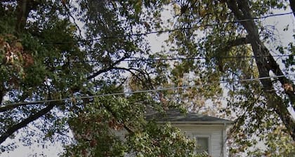 Historic 1-bedroom apartment in Shenandoah, Iowa