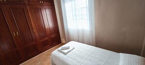 Room - Casa Jade – Spacious House with Pool and Barbecue in Fuente de Piedra (Fuente de Piedra)