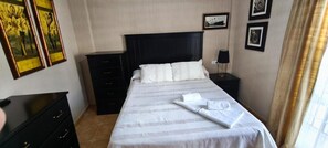 Room - Casa Jade – Spacious House with Pool and Barbecue in Fuente de Piedra (Fuente de Piedra)