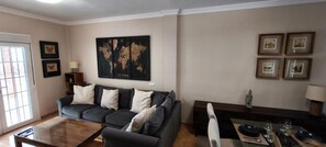 Living area - Casa Jade – Spacious House with Pool and Barbecue in Fuente de Piedra (Fuente de Piedra)