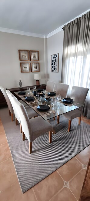 Dining - Casa Jade – Spacious House with Pool and Barbecue in Fuente de Piedra (Fuente de Piedra)