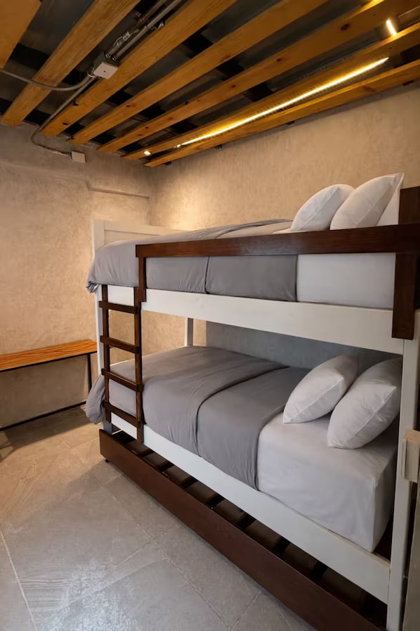 Deluxe Loft, 2 Bedrooms, Kitchenette