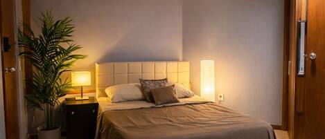Classic Apartment, 1 Queen Bed, Kitchenette