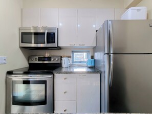 Private kitchen - 2 Bedrooms 2 Bahrooms City View Condo (Vancouver)