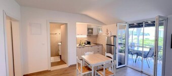 One bedroom apartment with sea view (4)